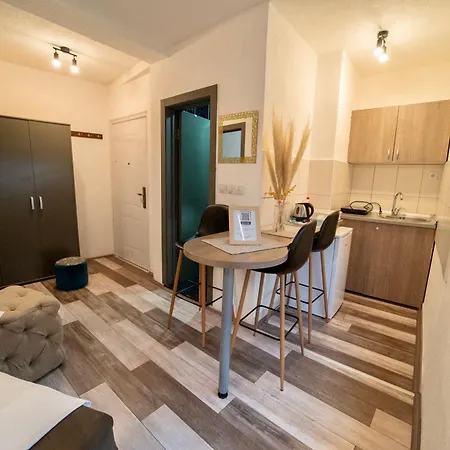 Aleksandra U Centru Grada * Kragujevac