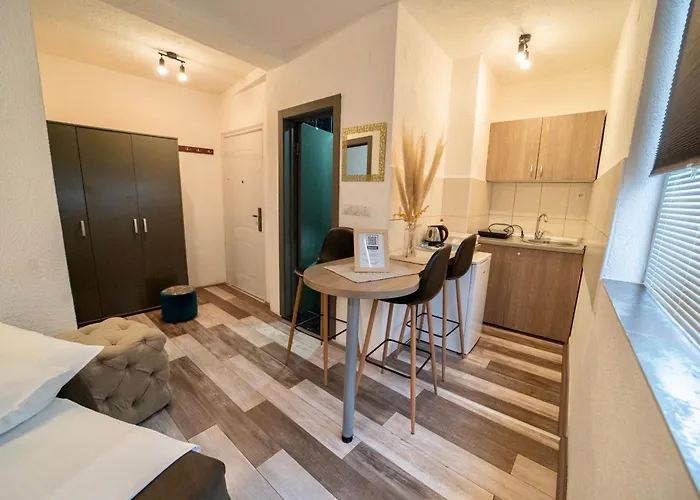 Aleksandra U Centru Grada * Kragujevac